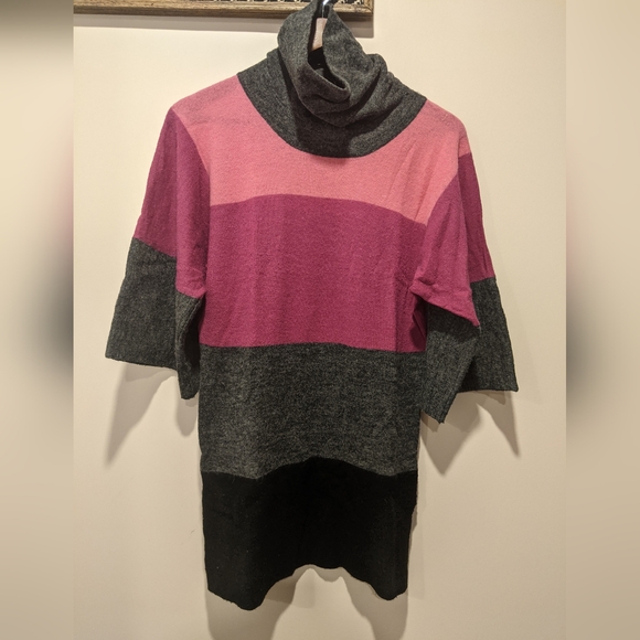 Kensie Y2K Pink, magenta and turtleneck tunic sweater. Size small - Picture 6 of 6